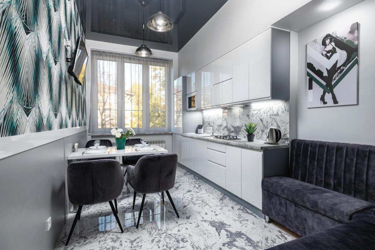 לבוב Levia Apartment-With 2 Bedrooms In The Old Town מראה חיצוני תמונה